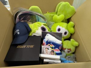 TWICEのぬいぐるみ・トレカ・うちわなどをまとめて買取