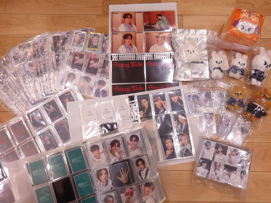Stray Kidsの大量トレカやぬいぐるみを買取 │ アイドルグッズ買取の