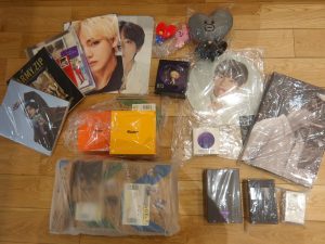 BTSの写真集やワイヤレスイヤホン等を買取
