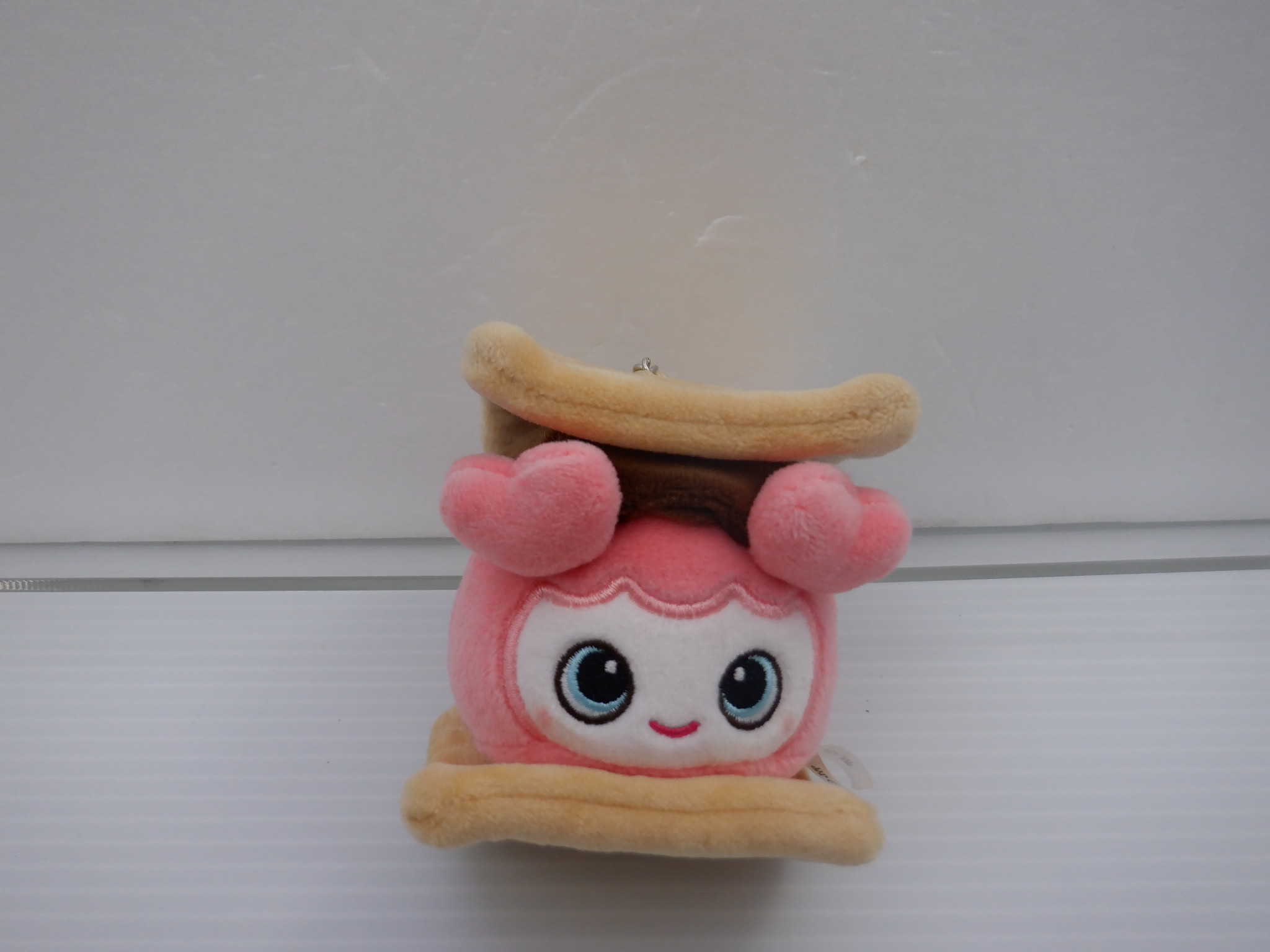 TWICE MOMO JYP JAPAN POPUP STORE 2024 BABY LOVELYS スモア風バッグチャーム MOVELY モモ モブリー