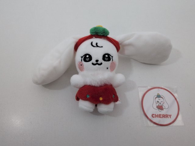 IVE WONYOUNG MINIVE CHRISTMAS PLUSH DOLL CHERRY ぬいぐるみキーリング ウォニョン チェリー クリスマス