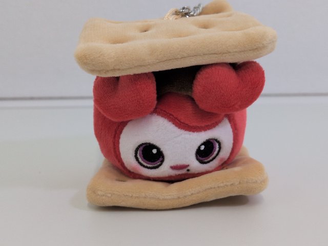 TWICE CHAEYOUNG YP JAPAN POPUP STORE 2024 BABY LOVELYS CHAENGVELY スモア風バッグチャーム チェヨン チェンブリー